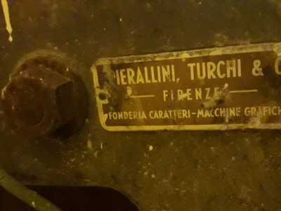 �Nello specifico - puntualizza l'esperto Attilio Canta - si tratta di una piegatrice per carta con la quale si realizzavano delle cartelline. Tra l'altro, nascosta dall�ossidazione, c'� la scritta "Pierallini, Turchi & C."...